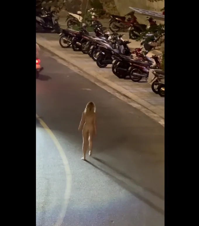 Clip: Gái Nga dáng ngon phê đá ở VN.